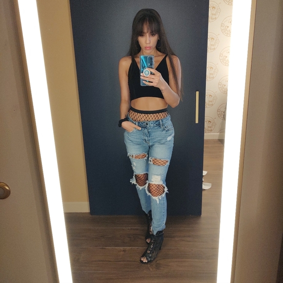 🪻HELLO!!! 🌷Meet your Posher, Kelly - Picture 3 of 4